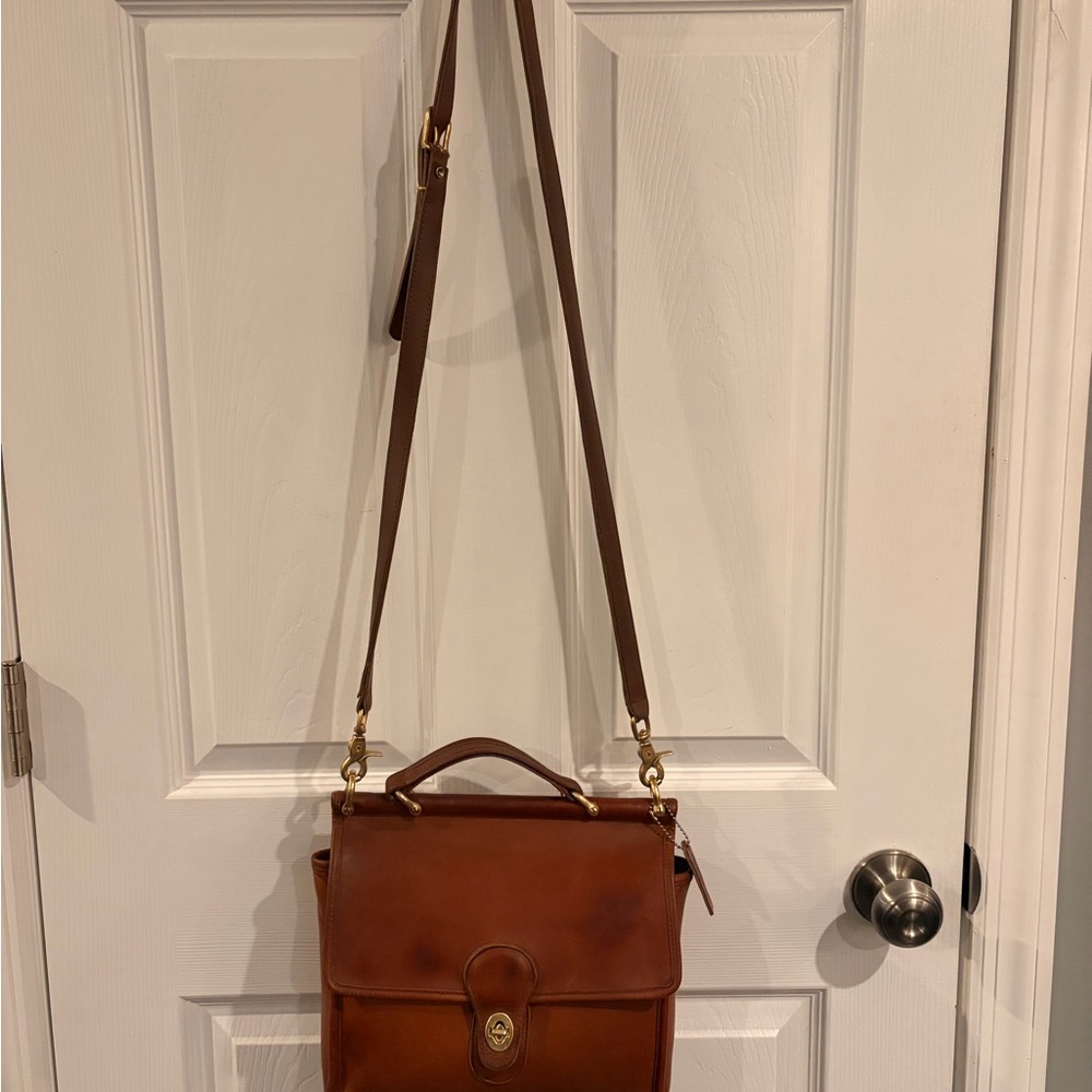 vintage Coach Willis bag in brown glove-tanned leather with brass hardware